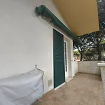 Cozy Flat Near Center