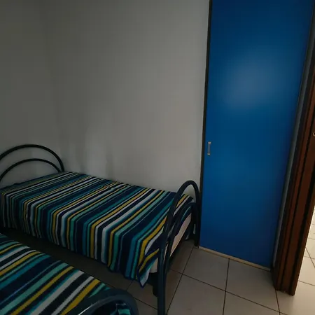Cozy Flat Near Center